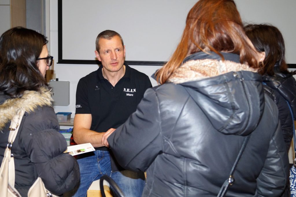 Nach den Vorträgen ist Zeit für persönliche Fragen. Foto: GERK RT